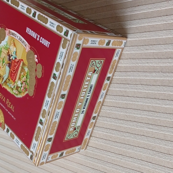 Romeo Y Julieta Empty Wood Cigar Box - Picture 6 of 10